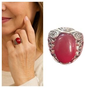 Vintage Silver Tone Red Cabochon Ring Ornate Scroll Work Detail Women's Sz 8